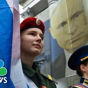 Crimean authorities stage flash mob to mark Russian annexation