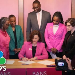 Gov. Whitmer signs bill repealing Michigan's 1931 abortion ban