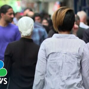 Young Iranian women criticize surveillance to enforce dress code